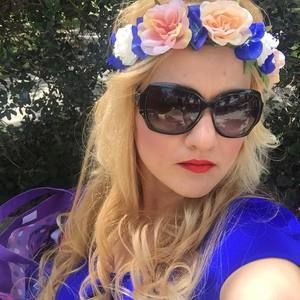 Meet your Posher, Ana